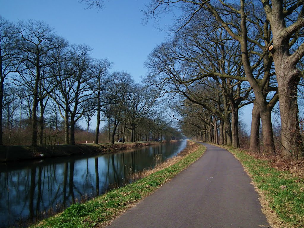 Apeldoorns Kanaal by petervandegroep