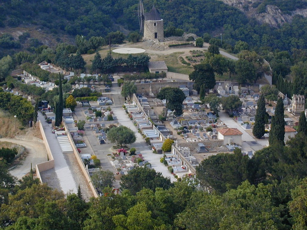 Grimaud - cemetery and windmill by gpermant