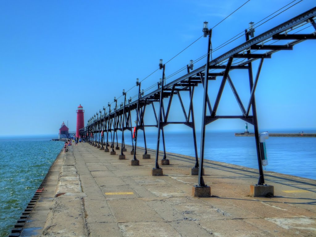 Grand Haven Lighthouse by Juan234