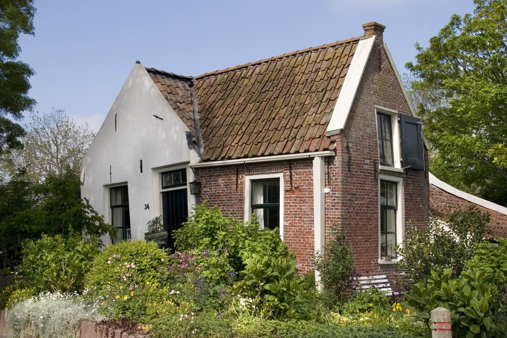 Small old house in Garnwerd by fritsviss