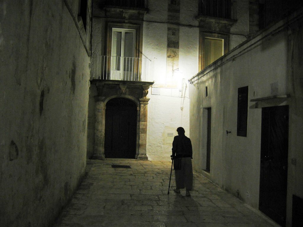 Cisternino Puglia www.trulliforsale.net by http://www.trullifor…