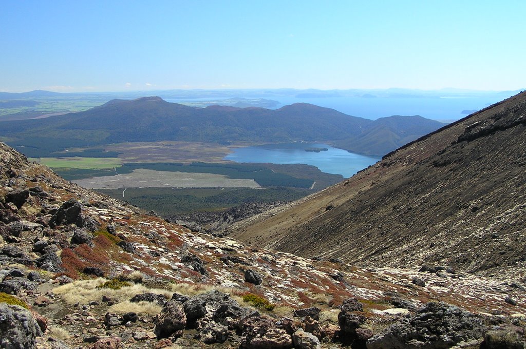 Tongariro Crossing by Vangelis Fitsios