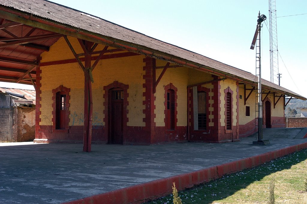 Estación del ferrocarril by J. Ramos