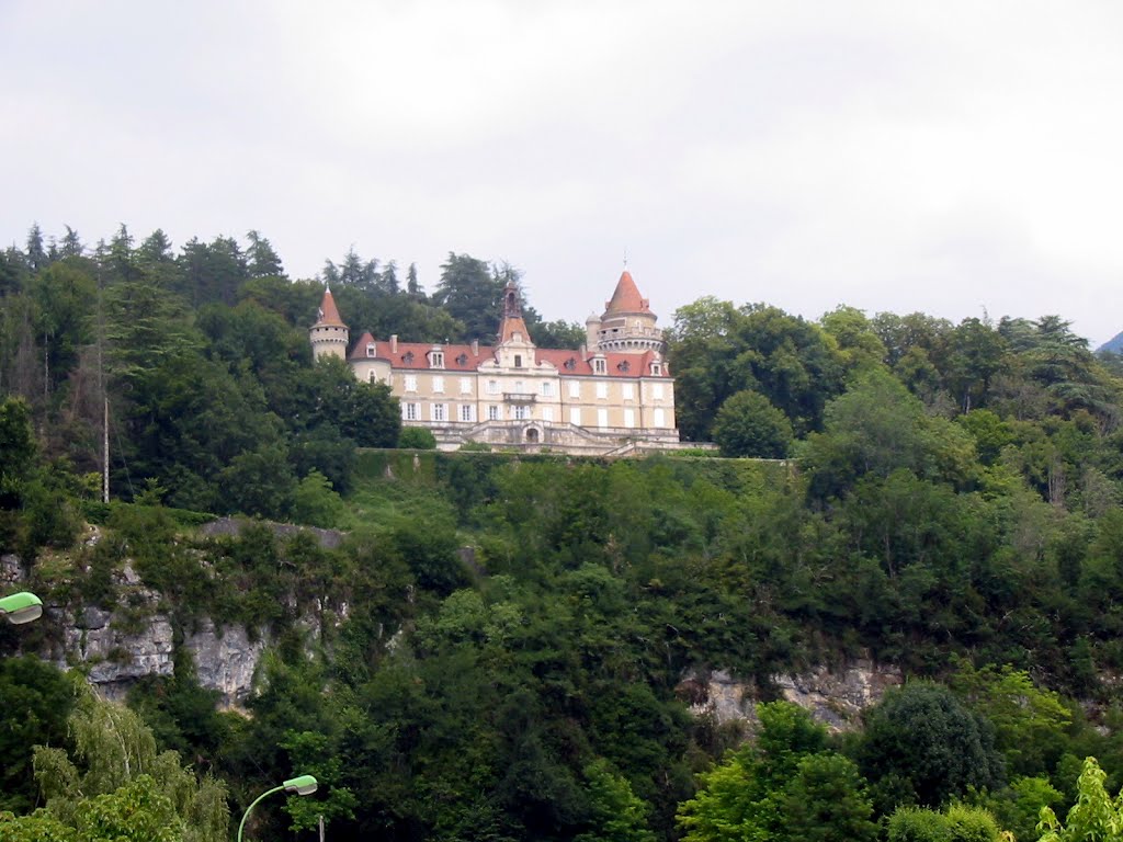 Château d'Artemare by Daniel Gradel