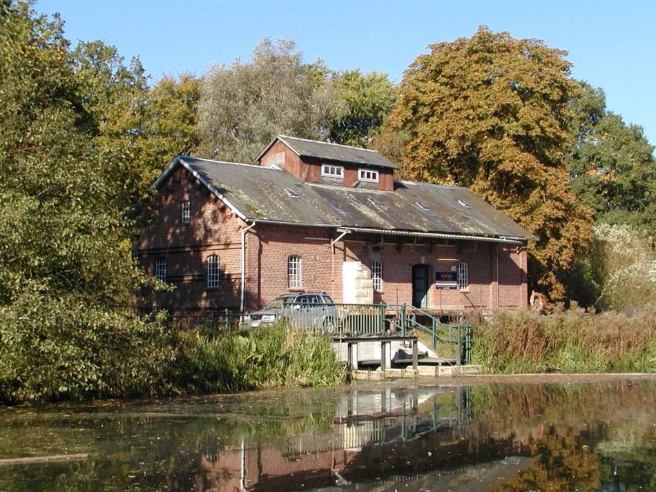 Wohldorfer Getreidemühle vor dem Umbau. (2008) by Hans Wolters