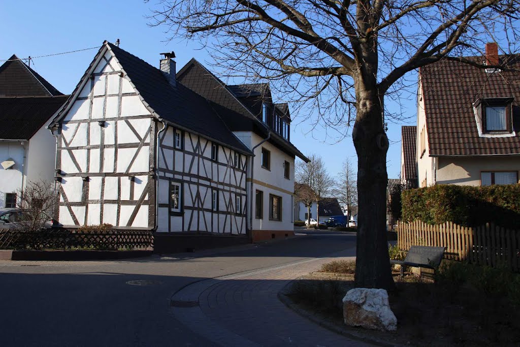 Koisdorf, altes Fachwerk ... by rheingold