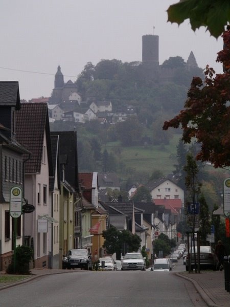 Krofdorf-Gleiberg: Blick zur Burg Gleiberg by H.Garnjost