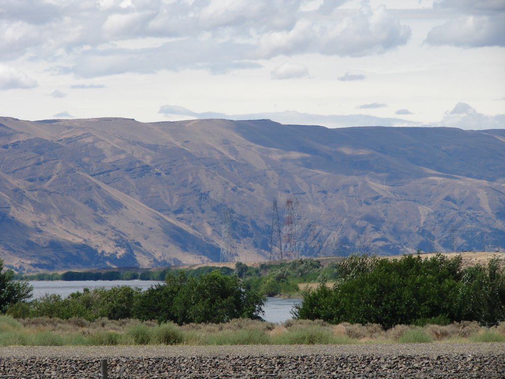 Columbia river near vernita bridge by paepens