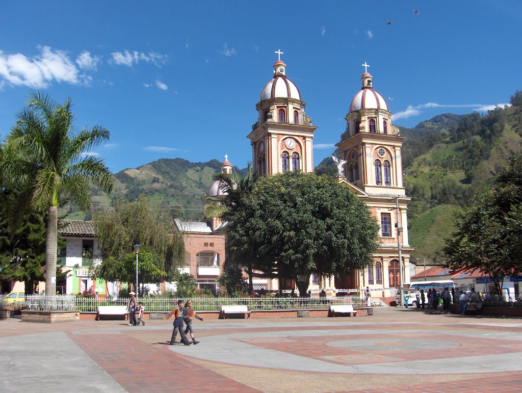 Parque principal Cajamarca by Jorge Carvajal Aldana