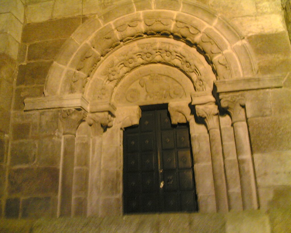 Puerta Norte. Iglesia de Santiago. La Coruña by Joaquín Vilas