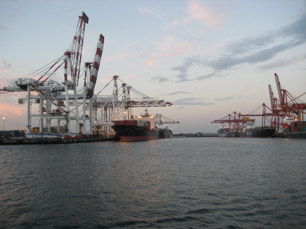 CONTAINER TERMINAL PORT MELBOURNE by john summers