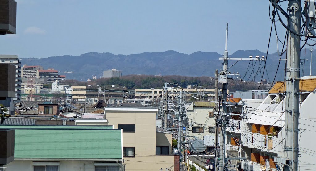 2012.3.21 北西向き望遠（小高い山は紫金山公園） by H.Katayama