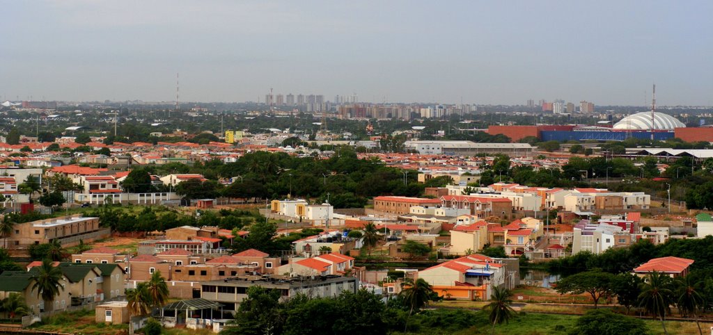 Norte de Maracaibo, Centro Sambil, El Oeste de la Ciudad al fondo. by crl_