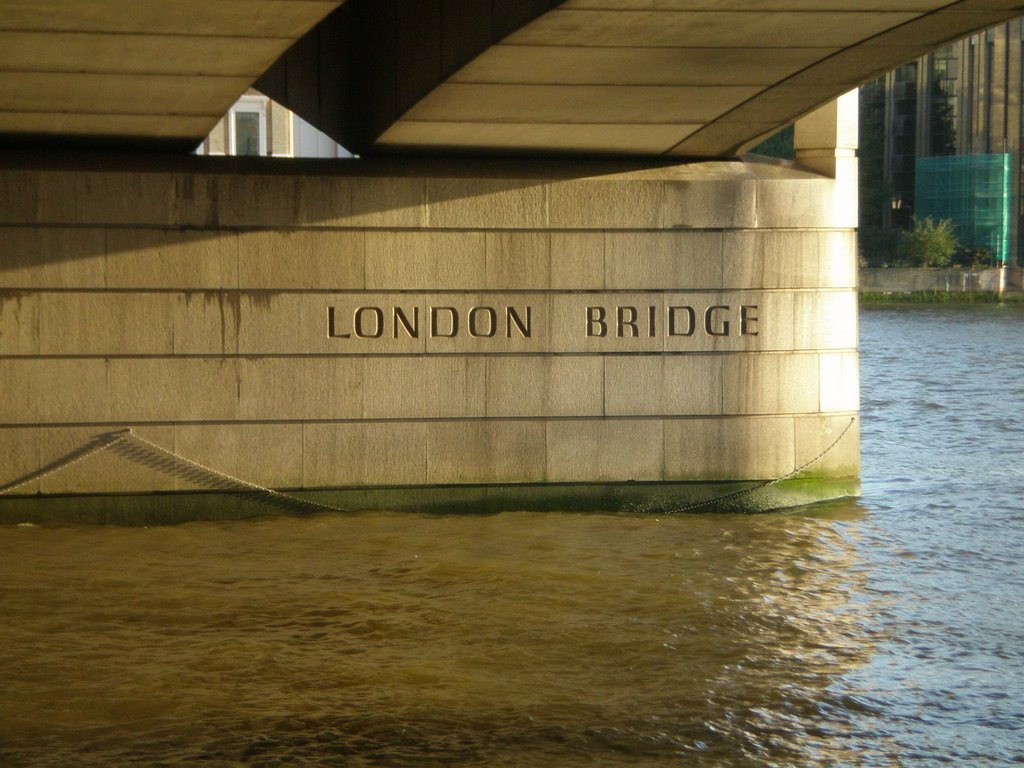 London Bridge by chadneufeld