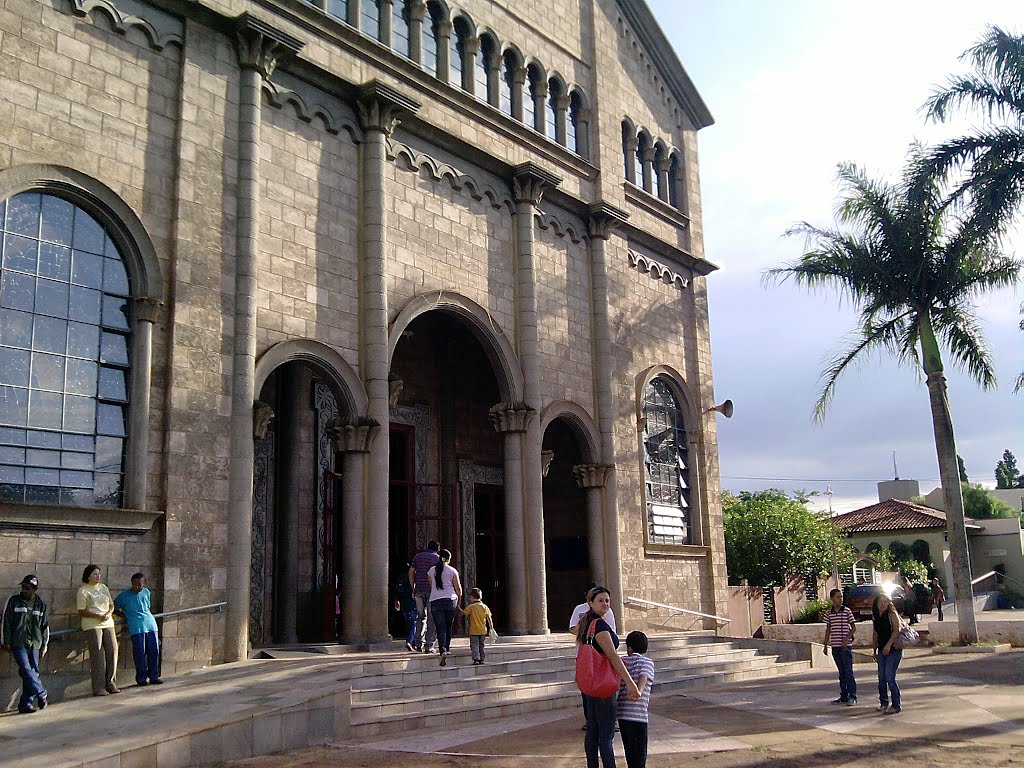 Catedral de Ibiporã - 25/03/2012 by LorrantGabriel