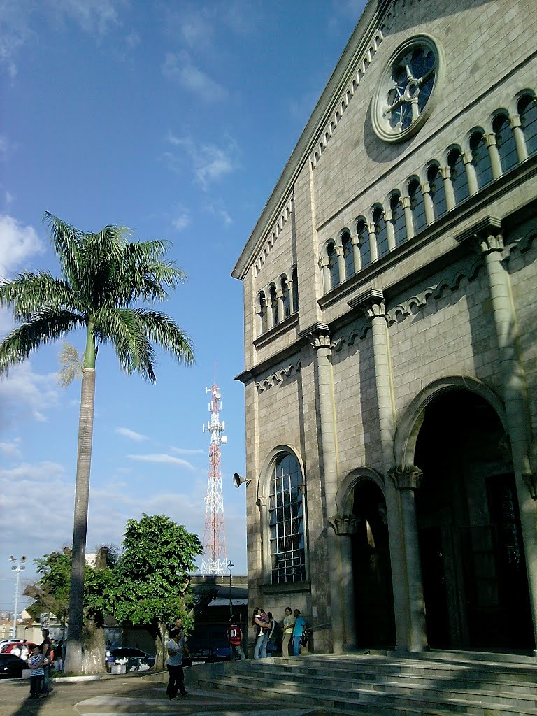 Catedral de Ibiporã - 25/03/2012 by LorrantGabriel