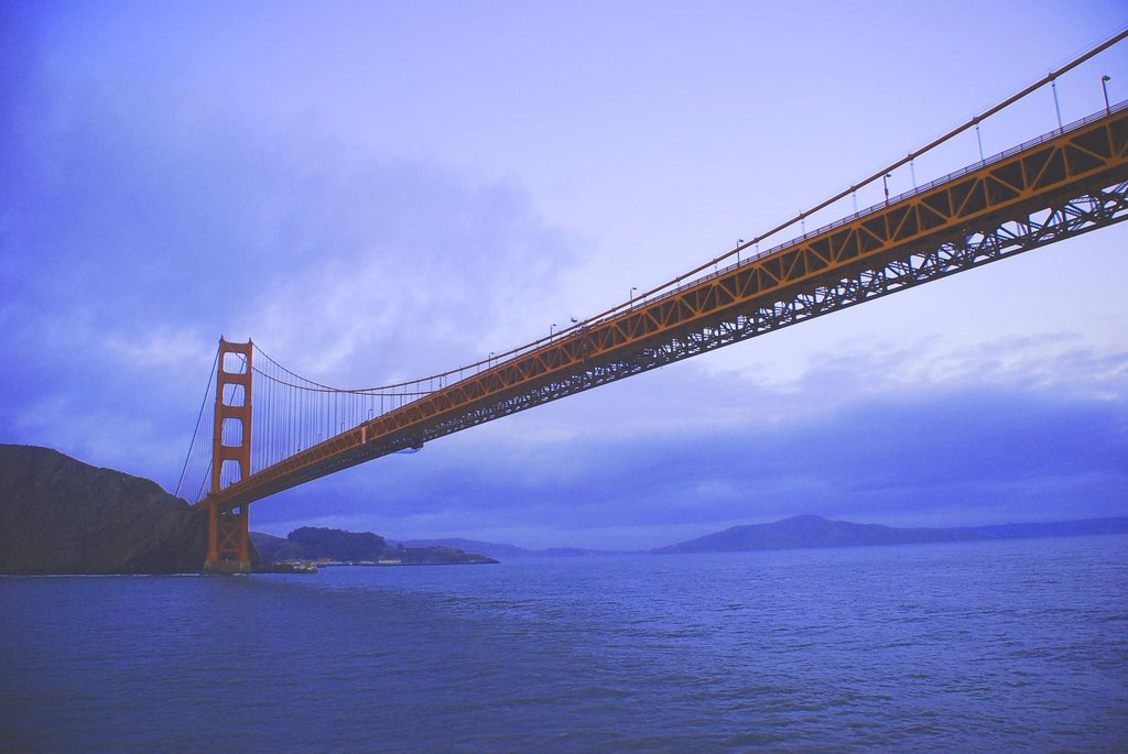 Golden Gate Bridge in San Fransisco by Deniz Koksal