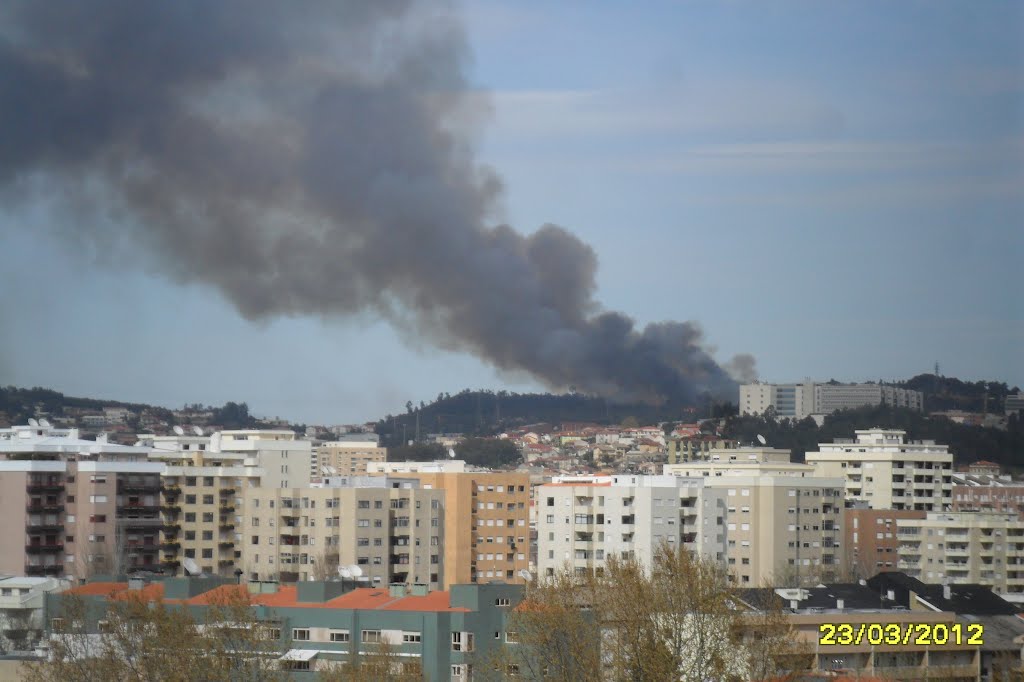 FUMAÇA DE INCÊNDIO, nas proximidades de BRAGA by Diana Kaya