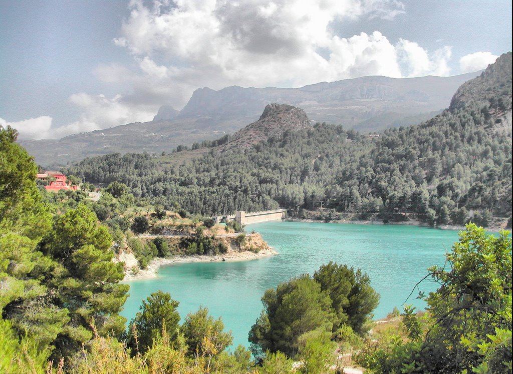 Stausee Guadalest by Hartmut Bardtke