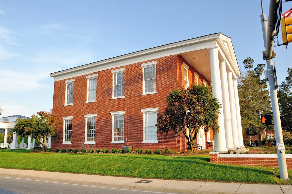 VIRGINIA: SUFFOLK: old Nansemond County Court House (1837), now the Suffolk Visitor Center, 524 N. Main Street, northern aspect by Douglas W. Reynolds, Jr.