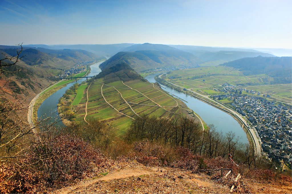 Moselschleife bei Bremm im Frühjahr by kurt Oblak