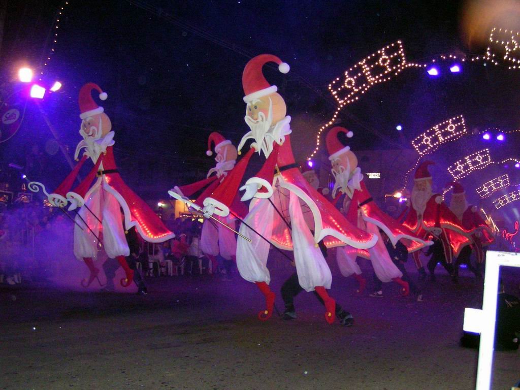 Desfile , Natal luz Gramado, dez 2007 by Armin F Miertschink