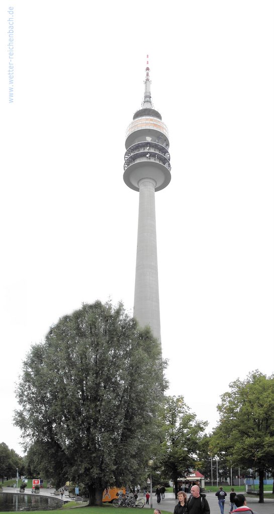 Fernsehturm im Olympiapark, München by eric-atw