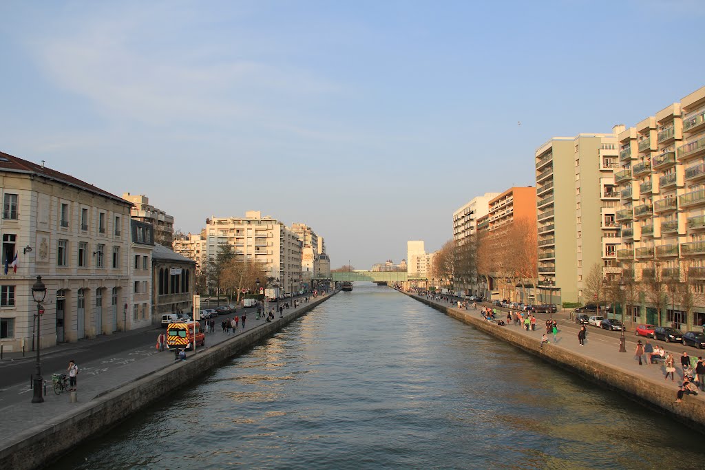 Canal de l'Ourcq, vue vers le Nord by lorcas