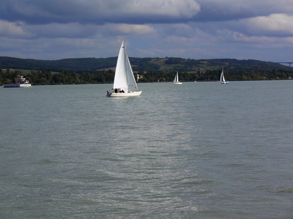 Vitorlások a Balatonon by digitaaal