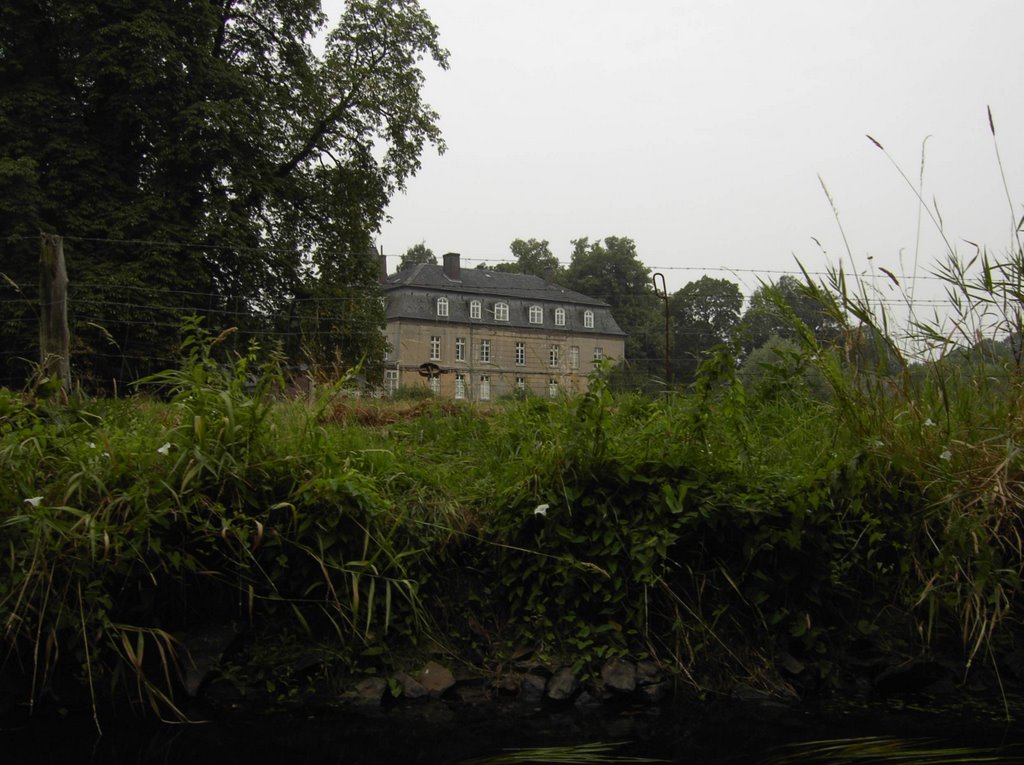 Haus Caen gesehen beim Padeln auf der Niers by golie