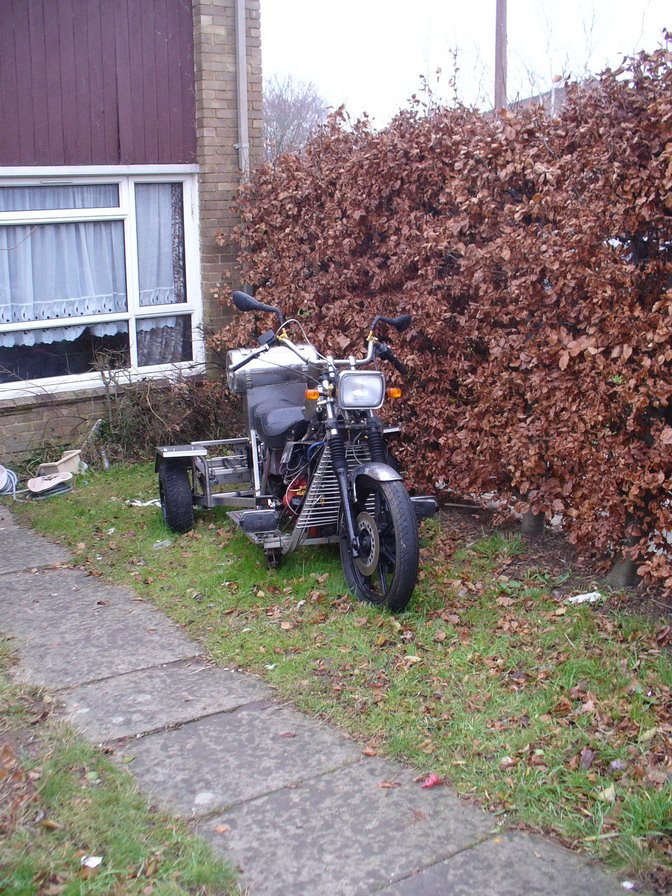 Crawley - Mowbray & Tussock corner - Bewbush - bike by jeffwarder