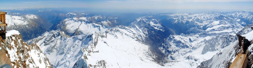 Capanna Margherita - 4554 m by Giorgio Peripoli