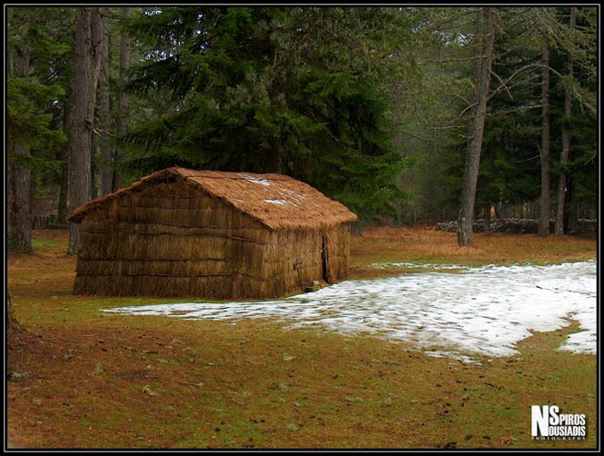 Καλύβα - Hut by Spiros Nousiadis