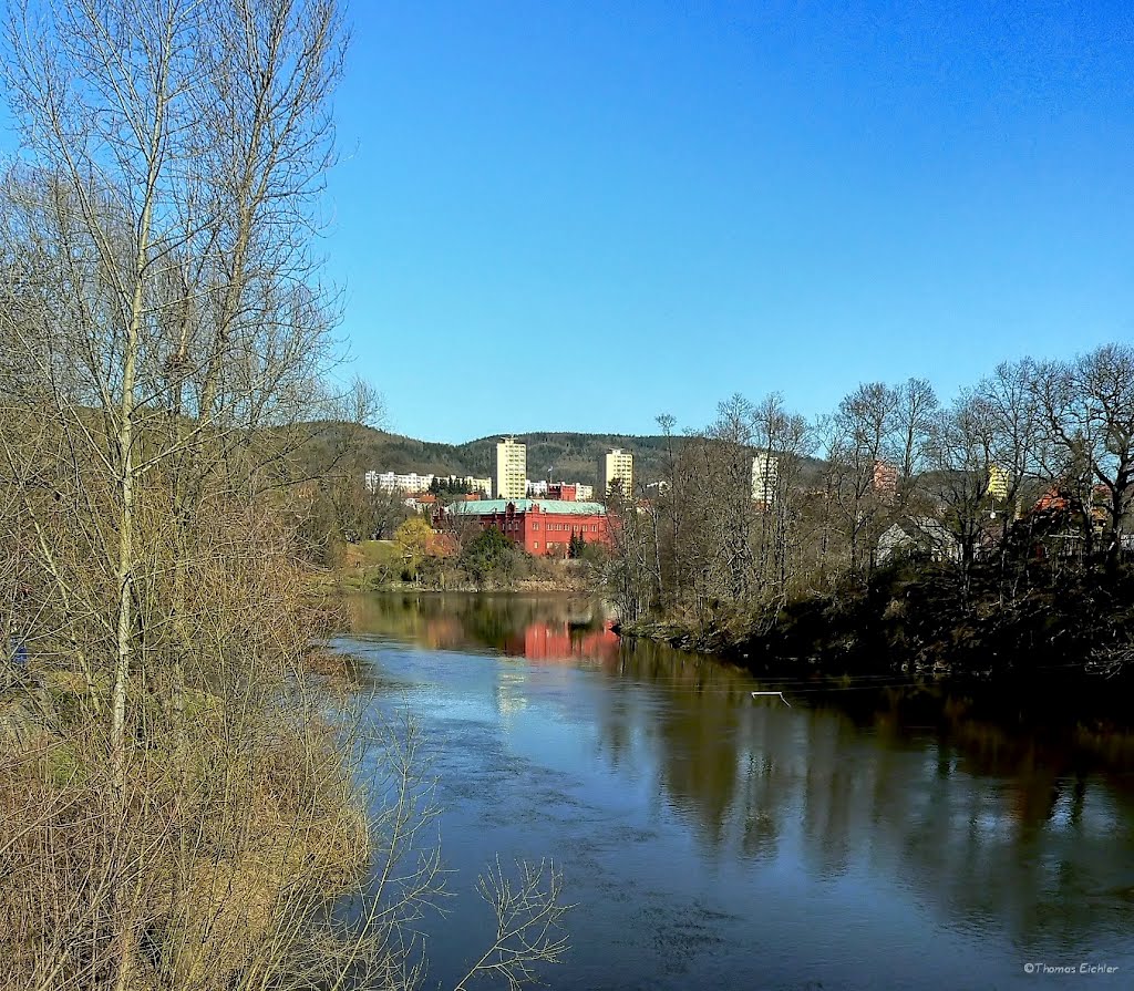 Klášterec nad Ohří (dt: Klösterle an der Eger) - Blick auf das Schloss über die Eger by Thomas Eichler