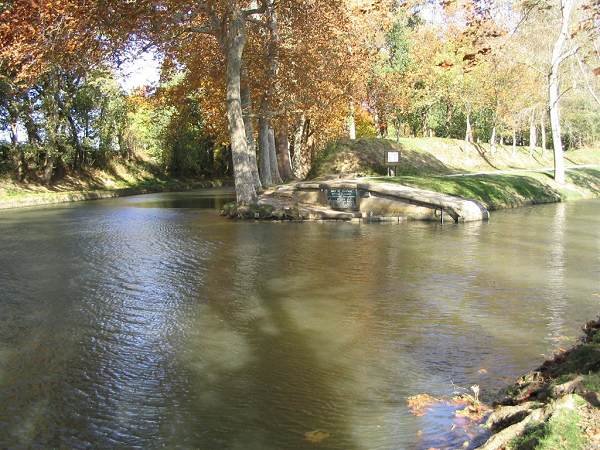 Seuil de Naurouse bief de partage des eaux by viatolosana