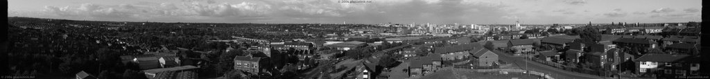 Panorama of Leeds, West Yorkshire, UK (2006) by pluciennik.net