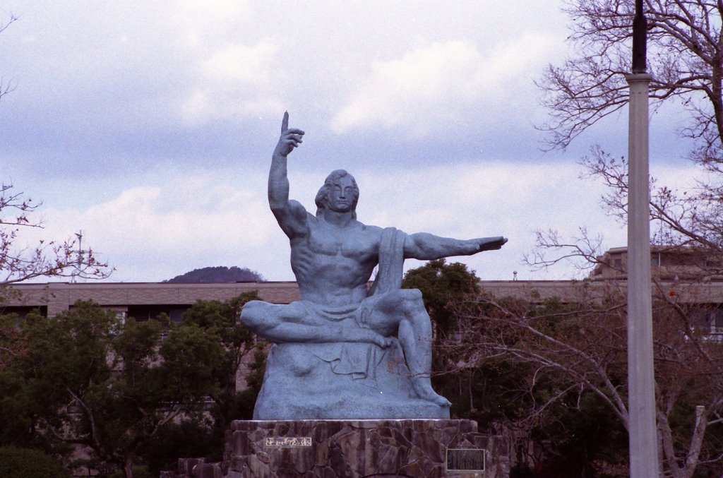 Estatua da Paz em Nagasaki. by marcosramosjp