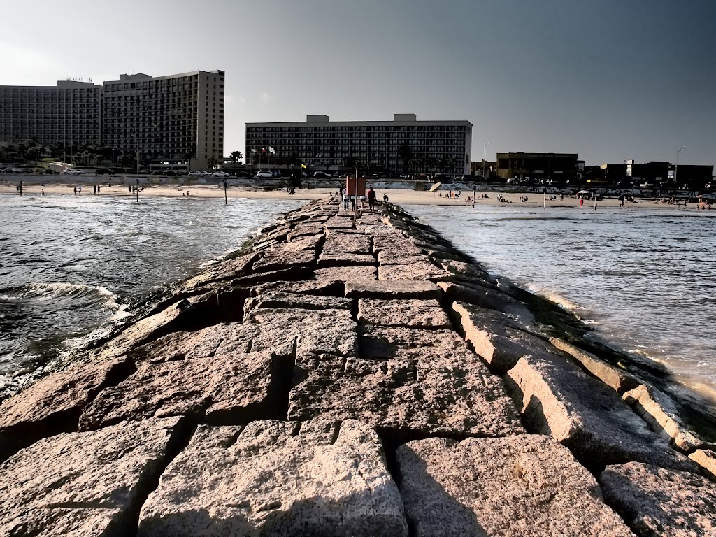 Galveston Pier by bkleemann