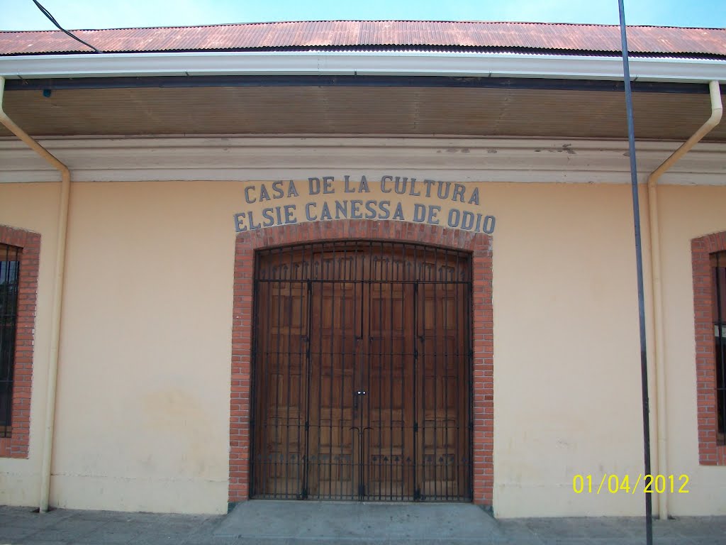 Casa de la Cultura Elsie Canessa de Odio by Tony Castillo.