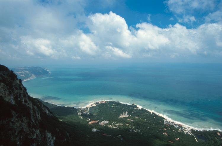 Portonovo, Ancona, Italy by Geoita