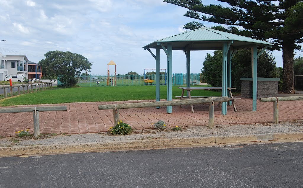 Beachfront shelter and playground by Phaedrus Fleurieu