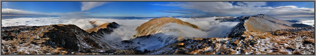 360° Cârja peak panorama by Dénes László