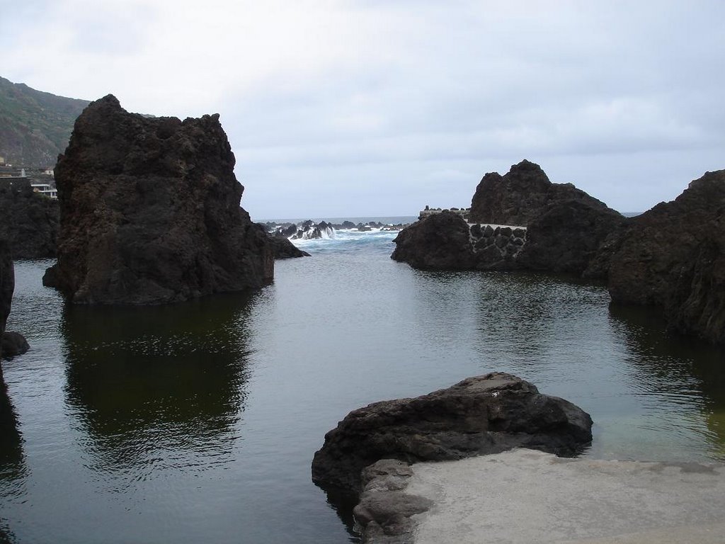 El Atlántico se amansa en Porto Moniz by fiifo