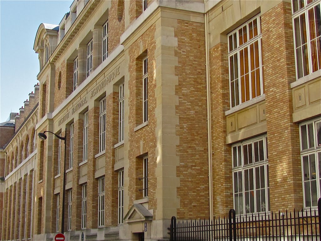 Institut national agronomique, rue de l'Arbalète (Paris Ve) by daniel wilk