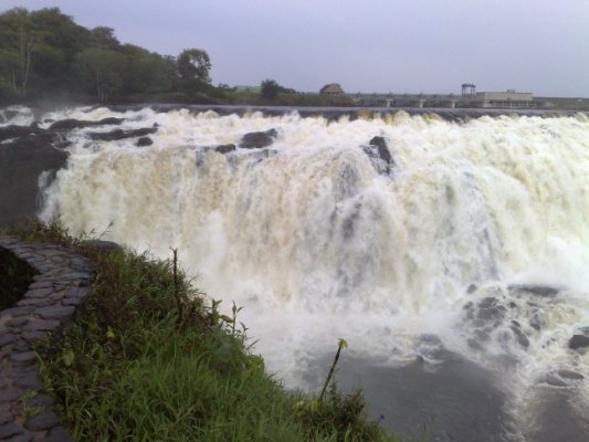 Salto La Llovizna, Puerto Ordaz, Venezuela by Eduardo C