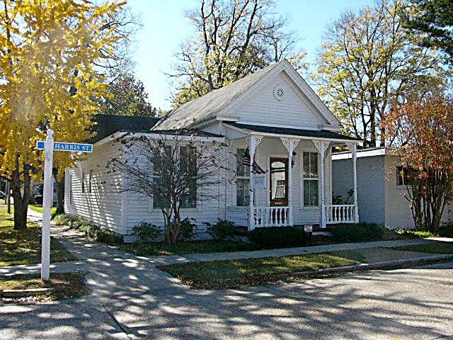 House on Harris St., Historic Tunica, MS (2010) by Gary Rodriguez