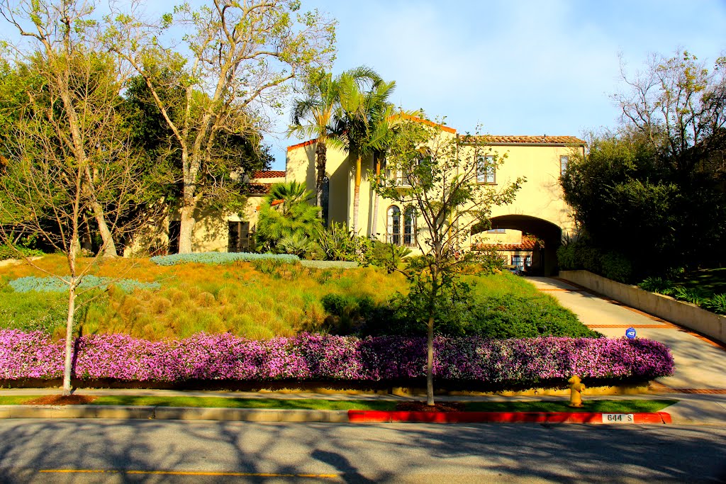 A Home in Hancock Park, Los Angeles, CA by MICHAEL  JIROCH  &  www.michaeljiroch.com