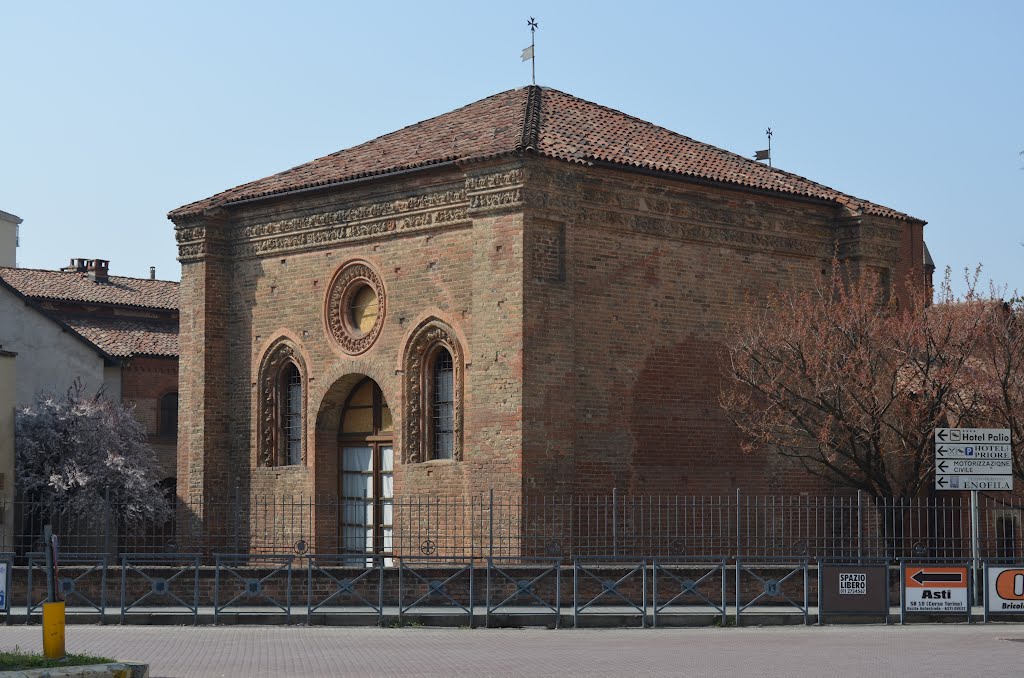 Asti - Aula quadrata del Battistero di San Pietro by alfiodor