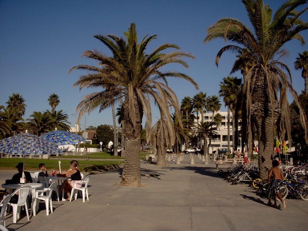 Snack Bar-Santa Monica Beach,CA,USA by benitolaxa