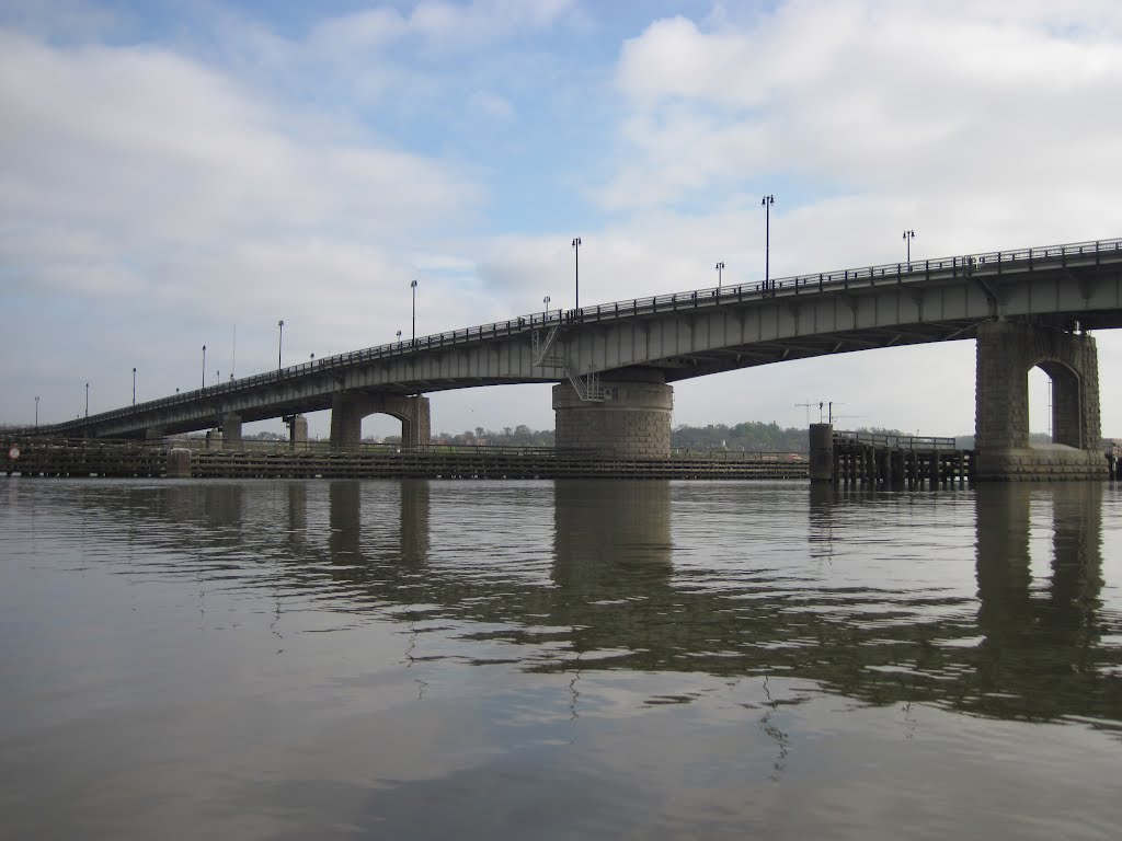 A good shot of the Frederic Douglas bridge by midatlanticriverrat